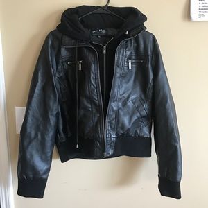 Ashley faux leather bomber jacket🖤😍 so cute!